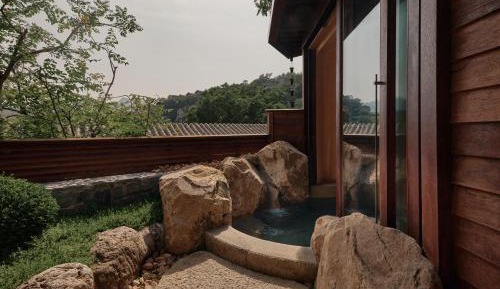 Ying Cui-Mountain View Grand Suite