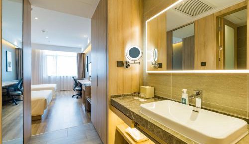 Atour Suite with Lake View