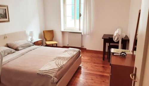 Queen Room with Shared Bathroom
