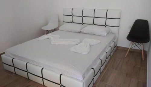 Deluxe Room (1 adult + 1 child)