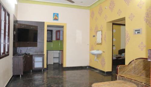 Four-Bedroom Apartment with Balcony 