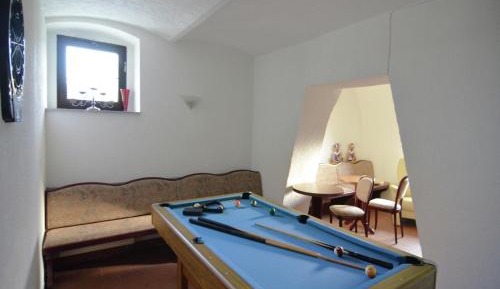 Fourteen-Bedroom Holiday home