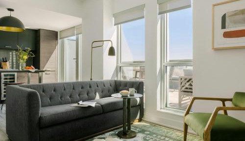 One-Bedroom Apartment with Queen Bed, Balcony and City View