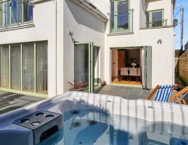 Two-Bedroom Deluxe Apartment