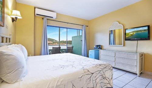 Garden View Queen Bed