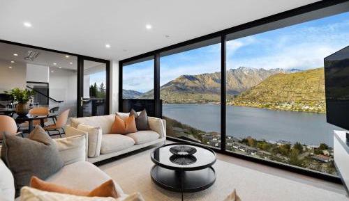 Apartment with Lake View