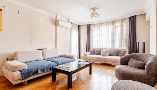 Three-Bedroom Apartment with Balcony