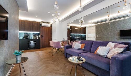 One-Bedroom Apartment with Pool View
