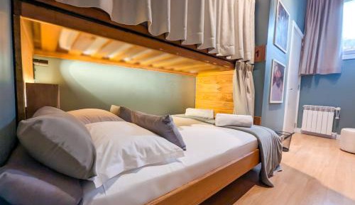 Quadruple Room with Private Bathroom