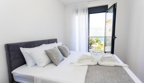 Two-Bedroom Apartment with Balcony and Sea View