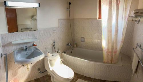 Twin Room with Private Bathroom