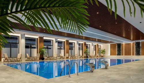 Executive Suite and free swimming pool access