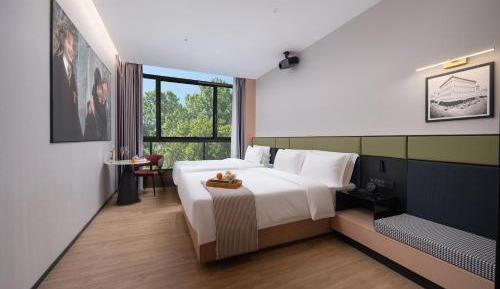 Deluxe Family Room