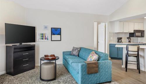 Two-Bedroom Queen Suite with Roll-In Shower - Mobility/Hearing Accessible