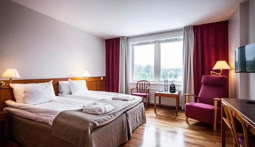 Superior Twin Room with Lake View
