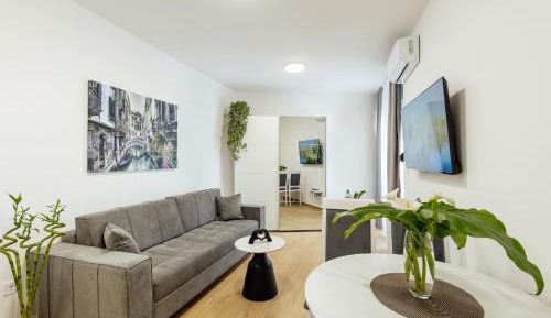 One-Bedroom Apartment with Garden View