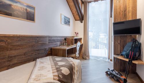Standard Single Room with Mountain View