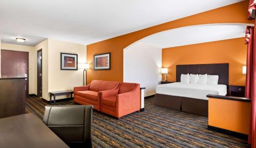 Deluxe King Suite