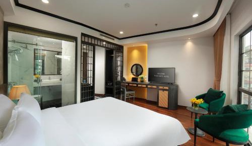 Suite with City View