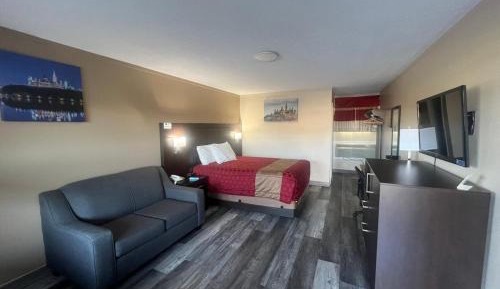 Queen Room with Sofa