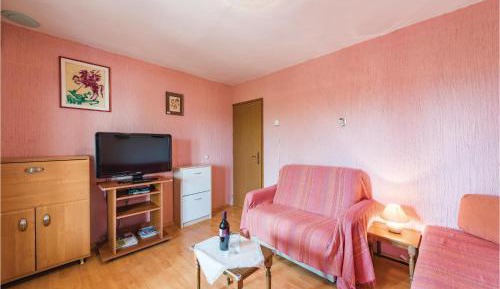 One-Bedroom Holiday Home