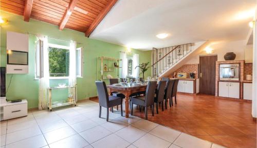 Three-Bedroom Vacation Home 