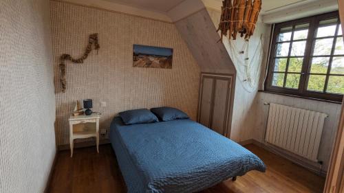 Single Room with Shared Bathroom