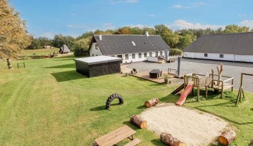 Seven-Bedroom Holiday Home