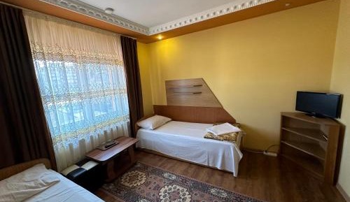 Twin Room with Private Bathroom
