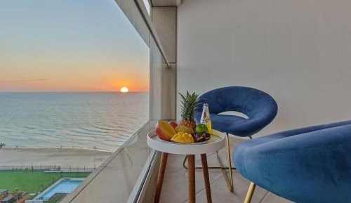 One-Bedroom Apartment with Sea View and Balcony