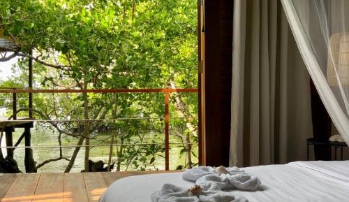 Double Room with Balcony and Sea View