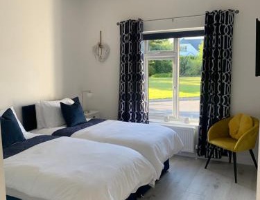Two-Bedroom Deluxe Apartment with Garden View