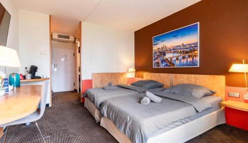 One-Bedroom Apartment with Balcony