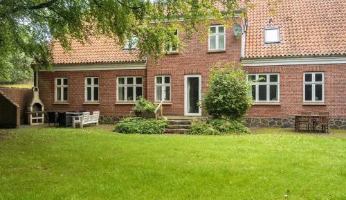 Eight-Bedroom Holiday Home