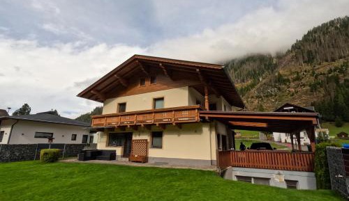 Apartment with Mountain View