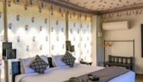 Deluxe King Suite