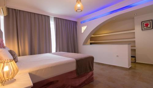 Superior One Bedroom Apartment