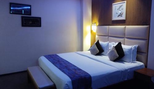 Deluxe Queen Room