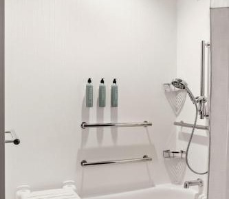 Standard Queen Room with Two Queen Beds and Adapted Tub - Mobility Accessible