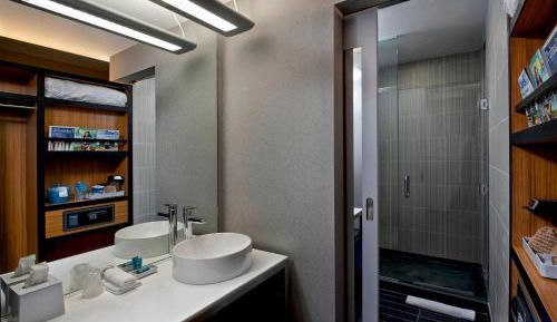 Aloft, Suite, 2 Queen, Alternate bed: sofa bed, Corner room