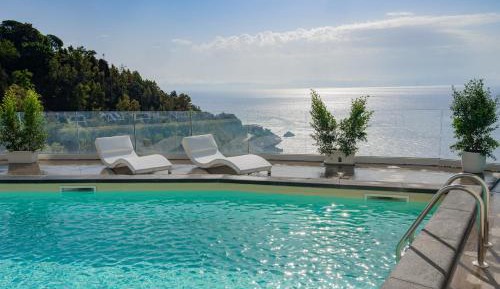 Two-Bedroom Deluxe Apartment with Ocean View