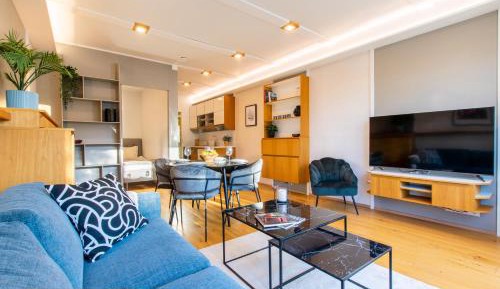 Deluxe One-Bedroom Apartment