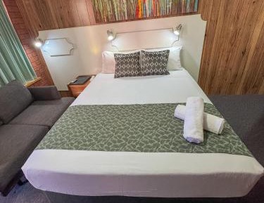 Deluxe Queen Room