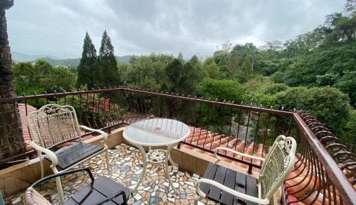 Family Room with Garden View