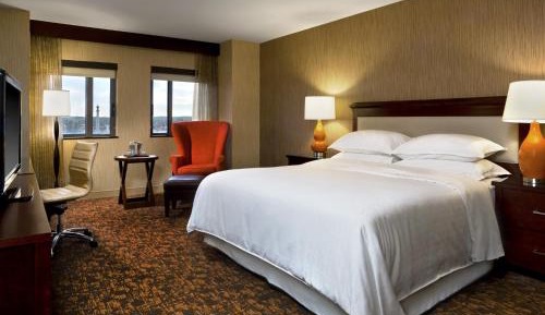 Guest room, 1 King, Corner room