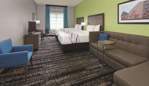 Executive Queen Room with Two Queen Beds - Non-Smoking