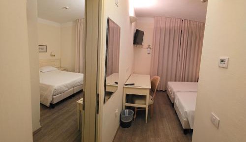 Family Room (2 Adults + 2 Children)