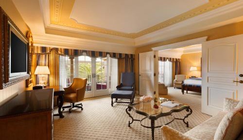 Del Mar One Bedroom Suite with  Roll In and Hand Held Shower - Mobility/Hearing Accessible