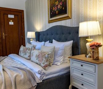 Deluxe Suite with Spa Bath