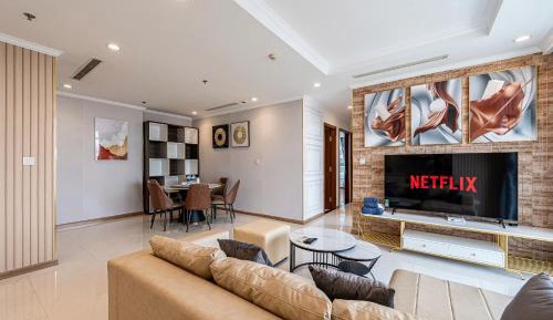 Three-Bedroom Apartment with Balcony